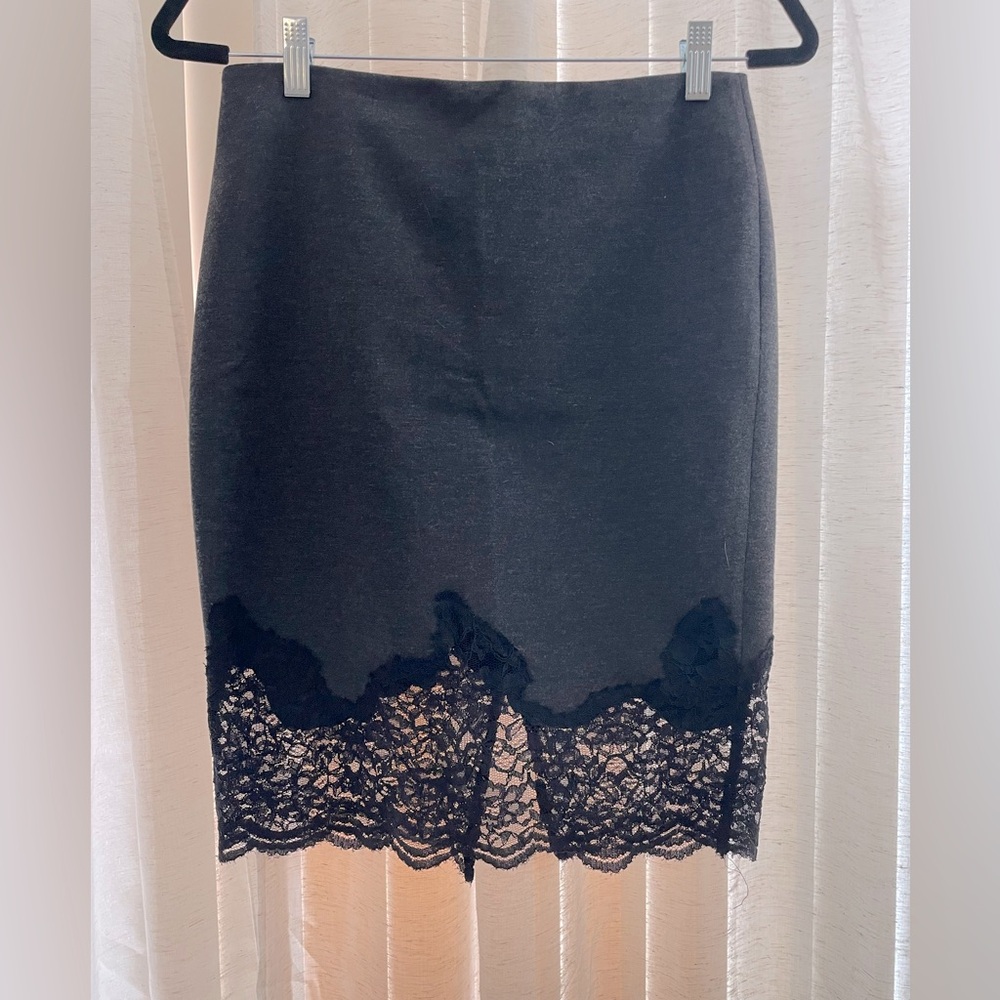 Vince Camuto grey pencil skirt with black lace detail (size 4)
